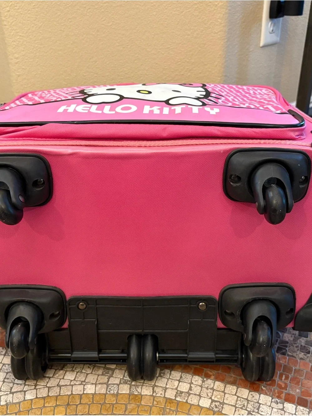 Sanrio Hello Kitty Pink Rolling Suitcase/Luggage Vintage Retro 15”x18”9-1/2”
